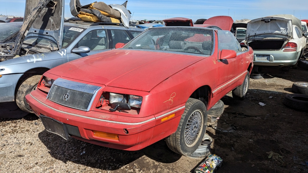 Joya de depósito de chatarra: 1990 Chrysler LeBaron GT Convertible