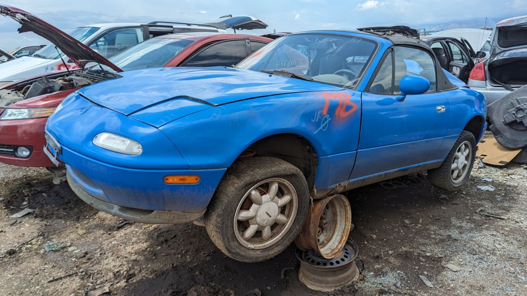 99-1992-Mazda-MX-5-Miata-in-Colorado-junkyard-photo-by-Murilee-Martin.jpg