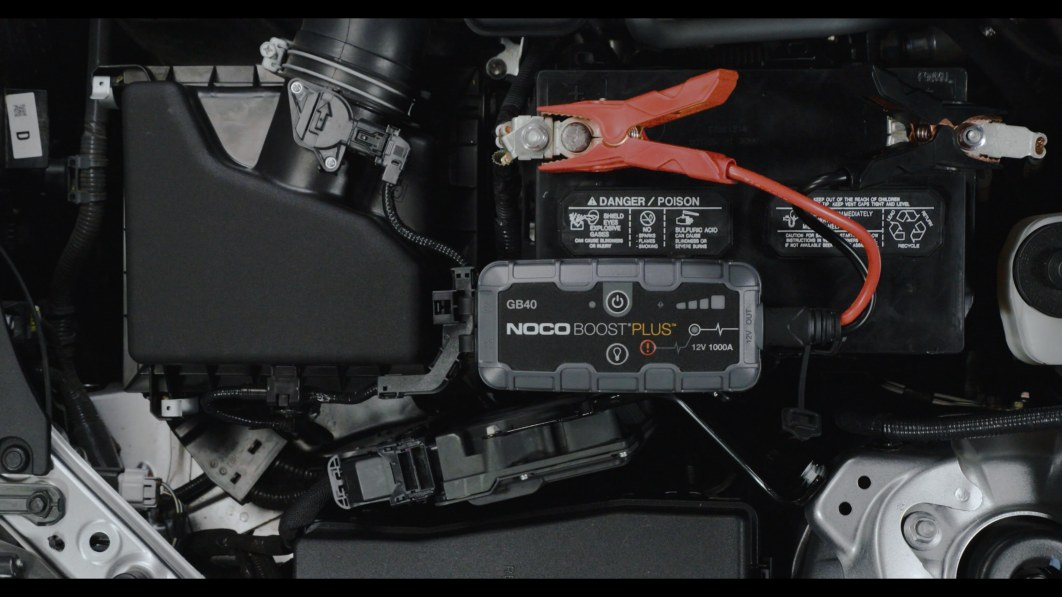 Portable JNC660 Battery Booster Pack Charger Power Jump Starter