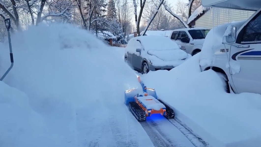 This remote-controlled snowblower is fully 3D-printed