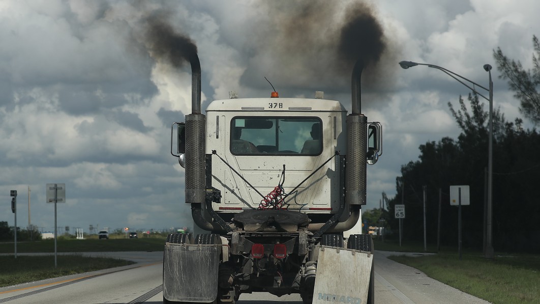 EPA proposes cuts to smog, soot pollution from heavy trucks