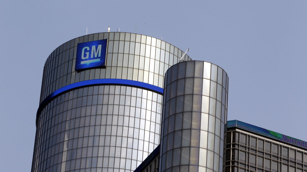 GM offers buyout to salary workers, cites economic concerns
