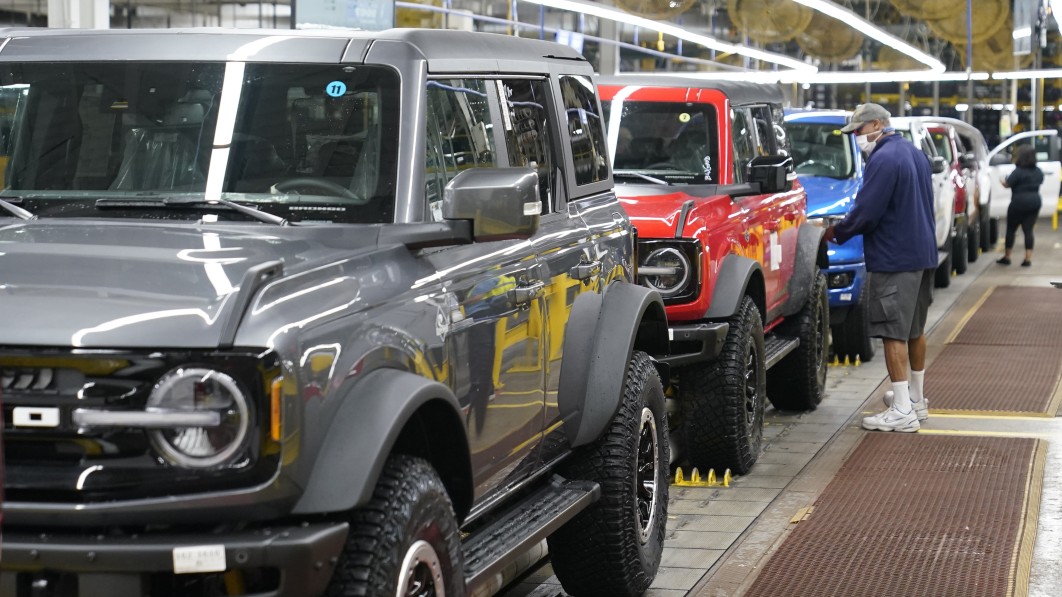 Jeep Wrangler outselling Ford Bronco so far in 2023, but it’s close