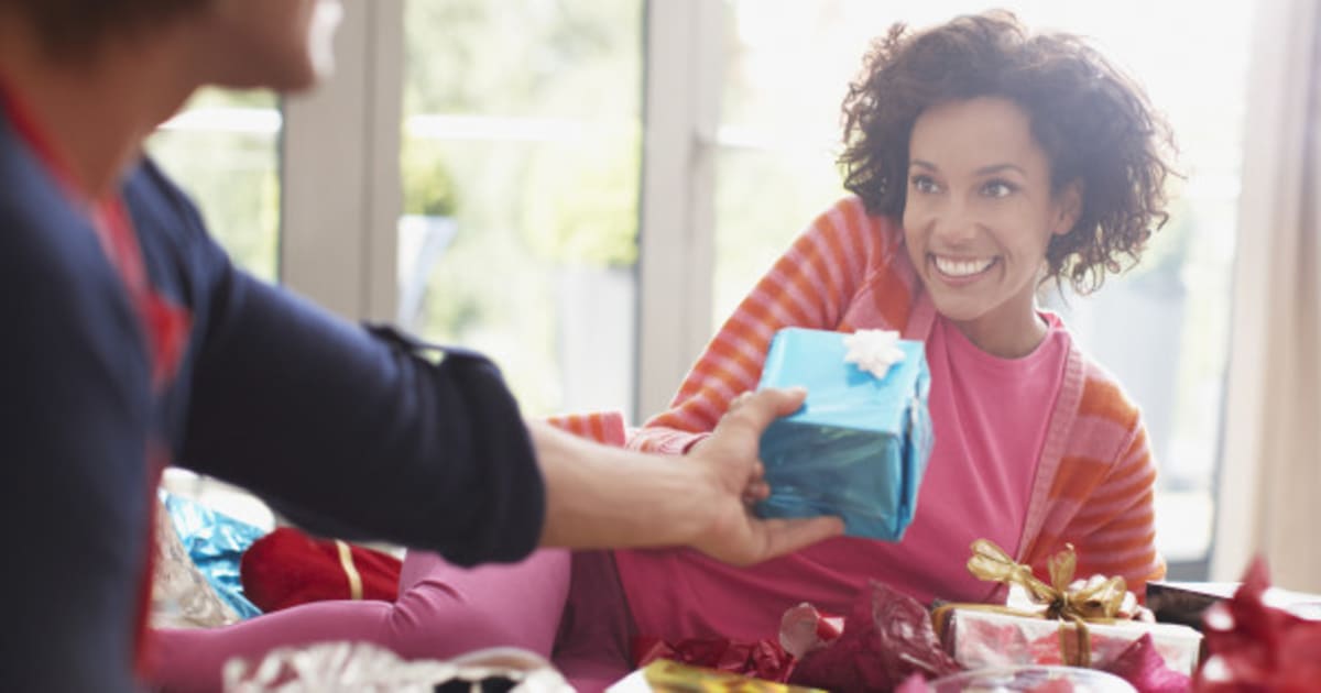 Best Christmas Gifts For Boyfriends And Girlfriends | HuffPost Canada