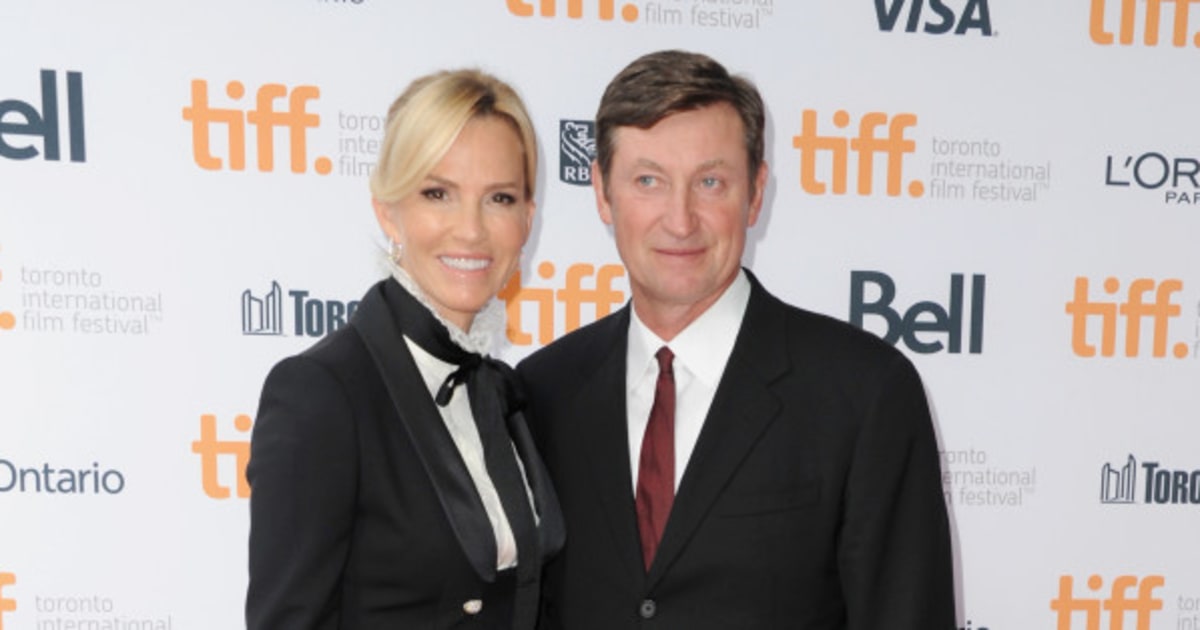 Janet Gretzky TIFF 2014: Paulina Gretzky's Mom Looks Chic In Tuxedo ...