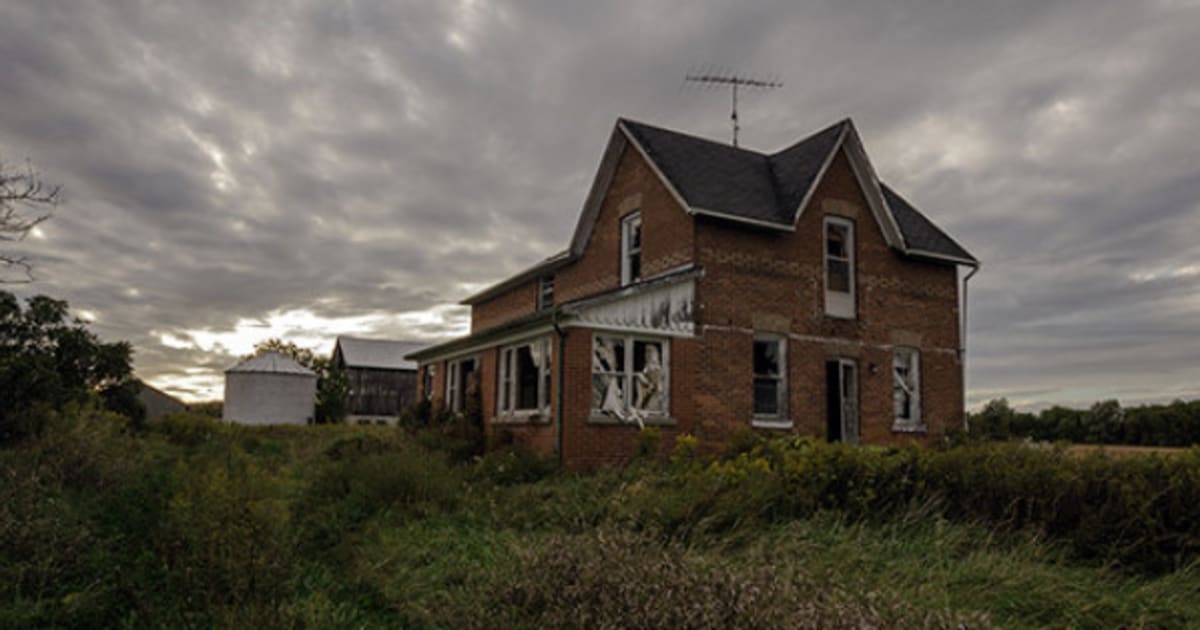 A Dying Breed: Ontario's Forgotten Abandoned Houses | HuffPost Canada