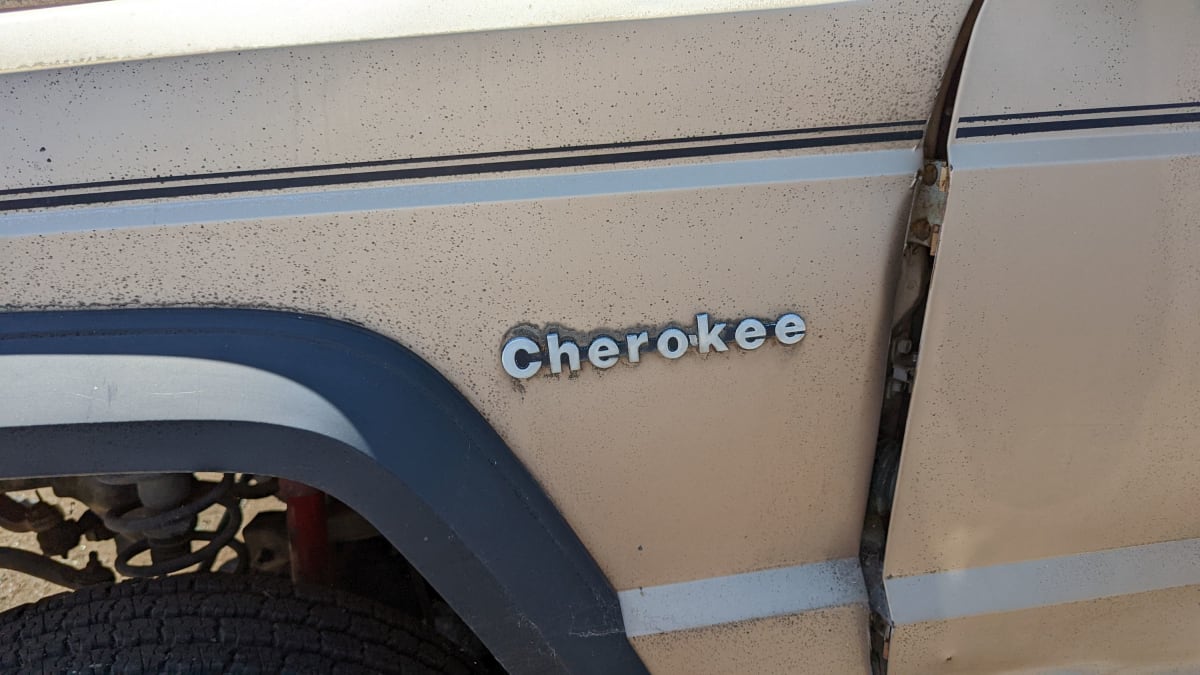 Junkyard Gem: 1990 Jeep Cherokee