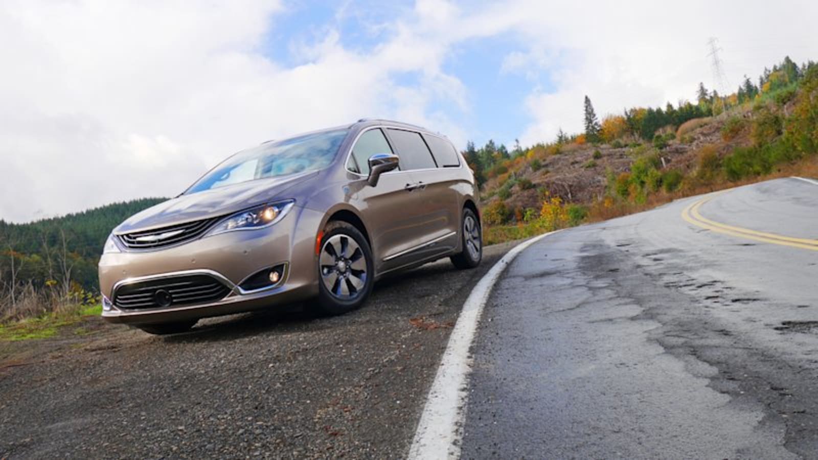2021 Chrysler Pacifica and Pacifica Hybrid Review | Price, specs, features