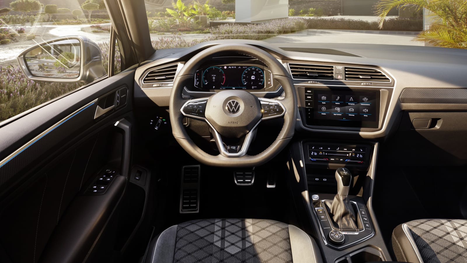 8 Volkswagen Tiguan revealed with new tech, but the same engine