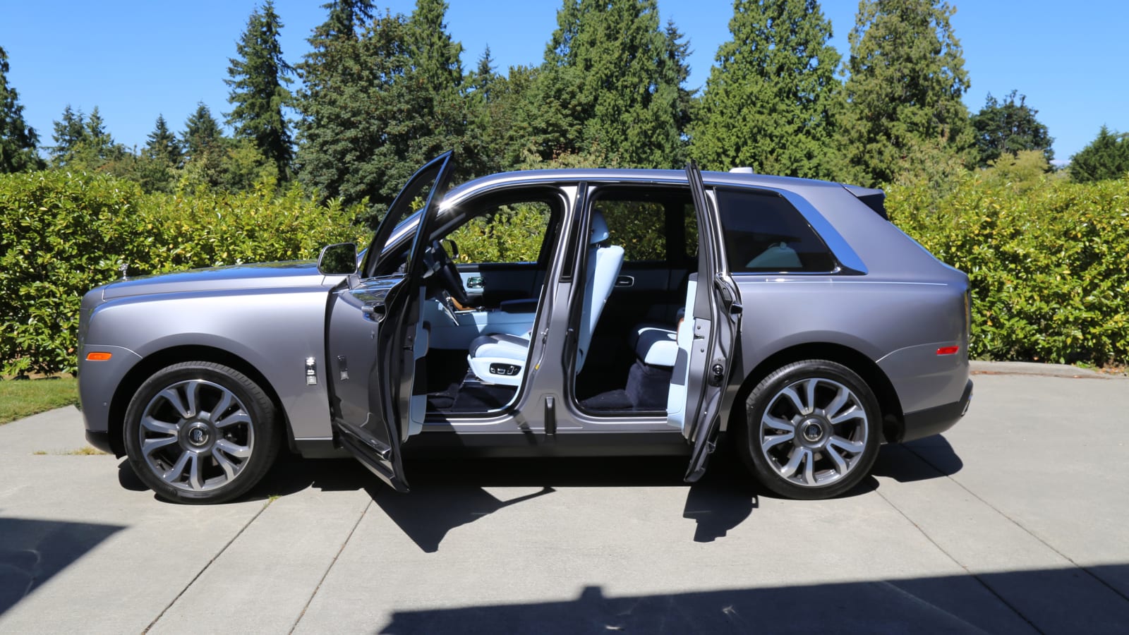 2020 Rolls-Royce Cullinan Review, Pricing, and Specs