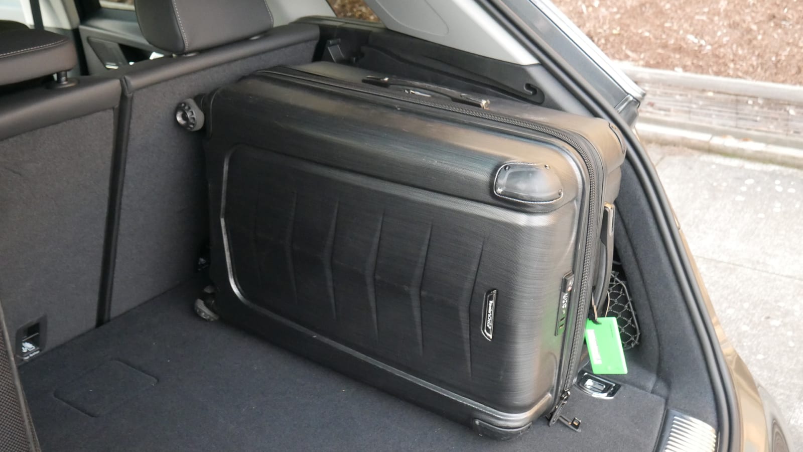 2021 Audi Q5 luggage test cargo depth