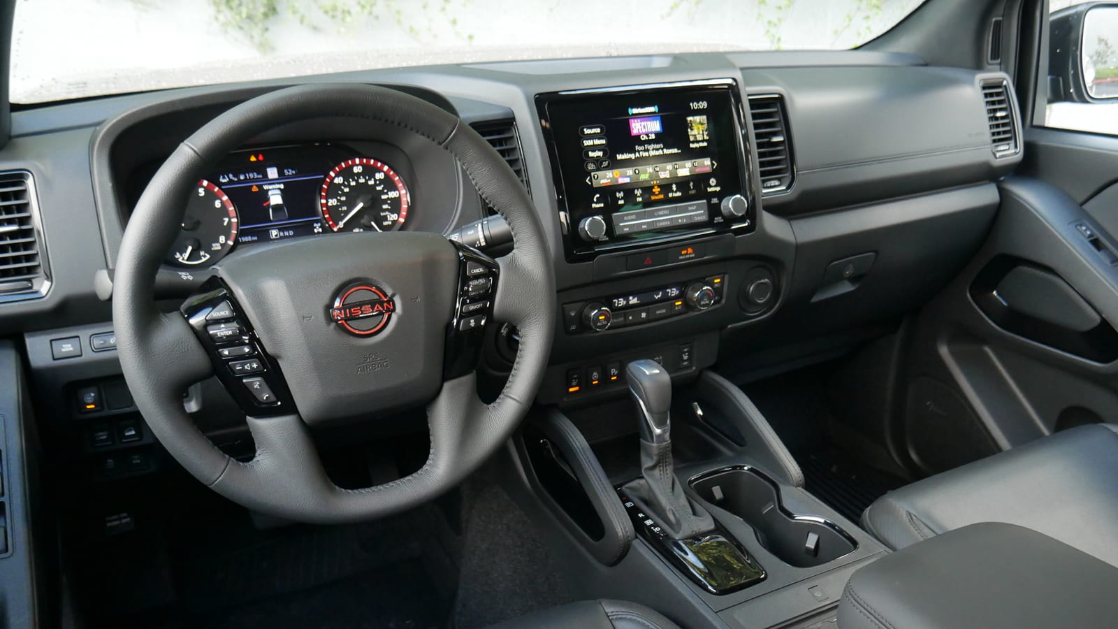 2022 Nissan Frontier interior