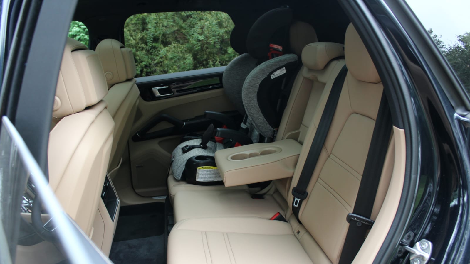 2021 Porsche Cayenne E-Hybrid rear-seat center armrest