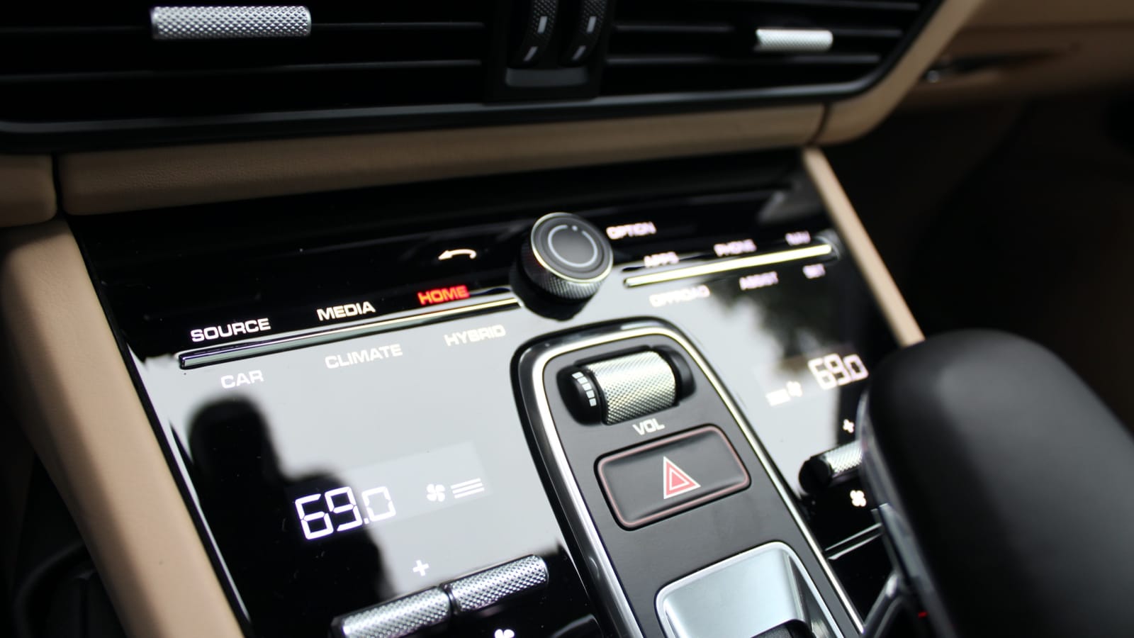 2021 Porsche Cayenne E-Hybrid climate and audio controls