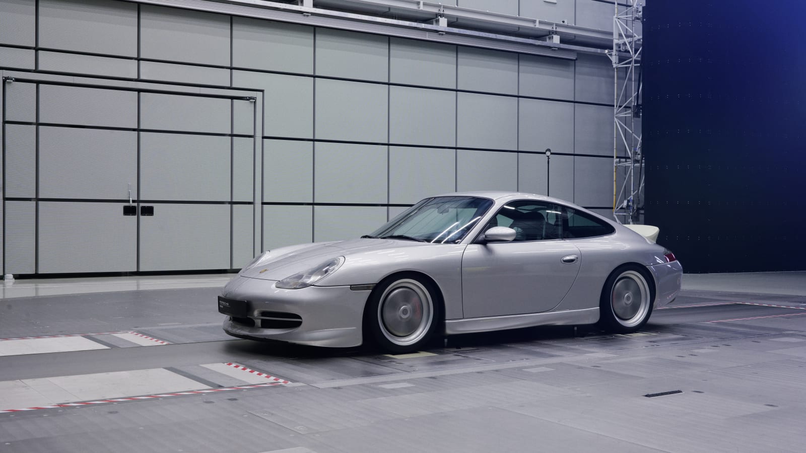 Porsche 911 Classic Club Coupe als episches 996-Restaurationsprojekt enthüllt