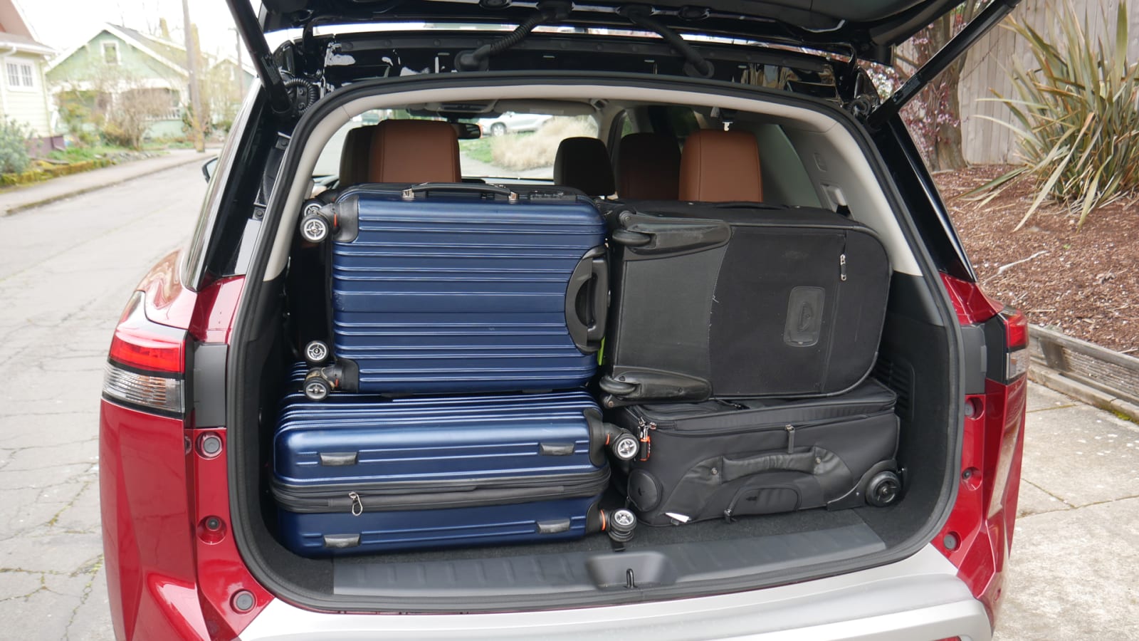 Nissan Pathfinder Gepäcktest | Wie viel Laderaum hinter der 3. Reihe?