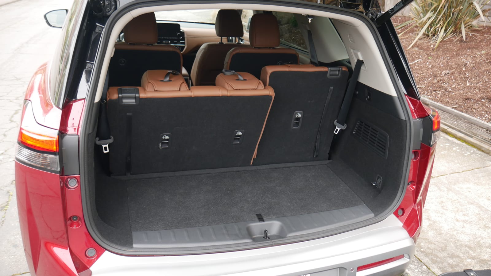 Nissan Pathfinder Gepäcktest | Wie viel Laderaum hinter der 3. Reihe?