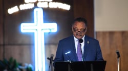 À Detroit, le révérend Jesse Jackson prononce l'éloge funèbre d'Aretha