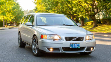 Want a wagon? This clean 2004 Volvo V70R is calling your name