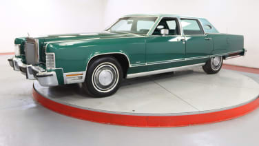 This 1977 Lincoln Continental Town Car is very green