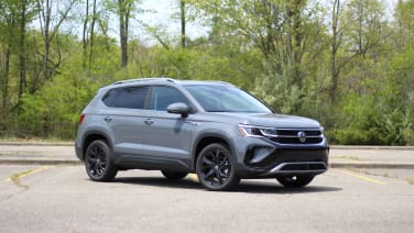 2022 VW Taos Review | The family-friendly midcompact SUV