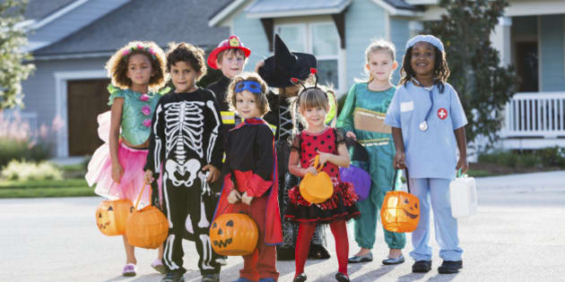 A Simple Trick-or-Treating Etiquette Guide | HuffPost Canada