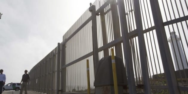 Canadian Border Fence: U.S. Eyes Barriers On The 49th Parallel ...