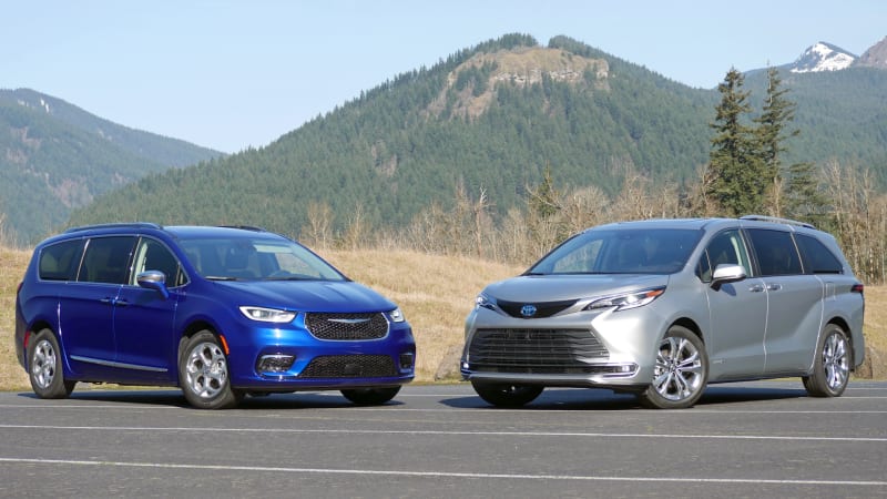 Toyota Sienna vs Chrysler Pacifica Hybrid | Minivan comparison test