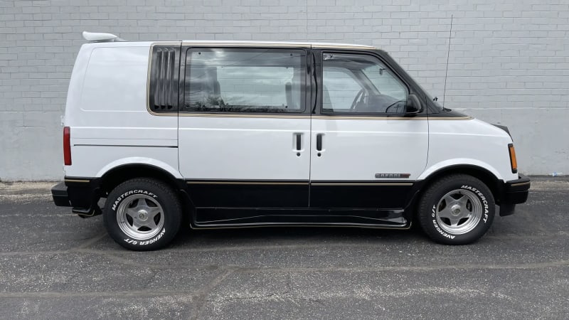 GMC Safari GT, a rad-era hauler with custom-van swagger