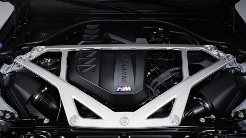 BMW M4 CSL: more power, less weight, fewer seats, smaller grille