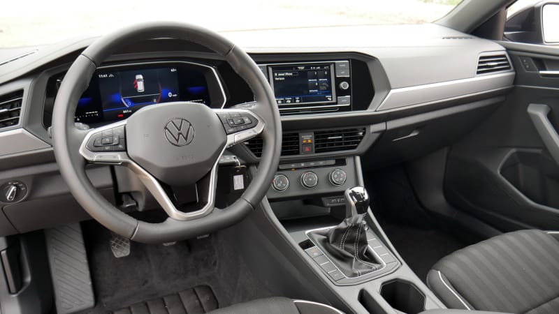Wie dieser bescheidene silberne 2022er VW Jetta S (mit Schaltgetriebe!) mich in die Vergangenheit versetzte
