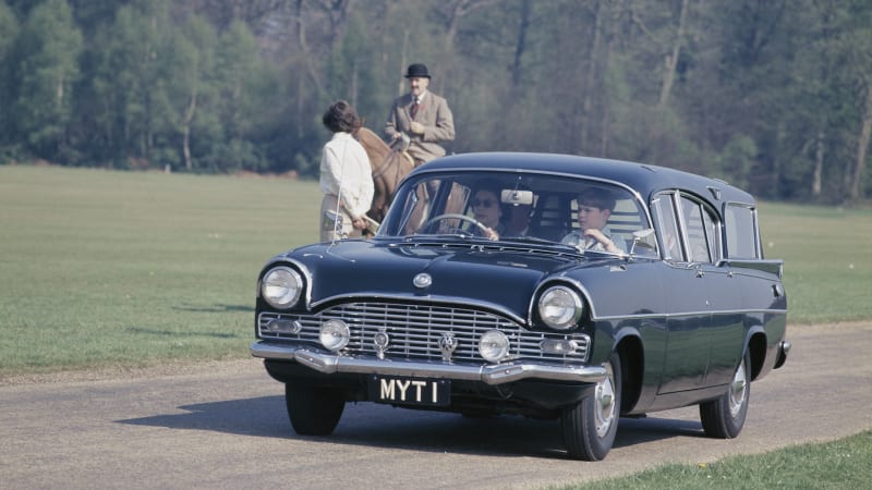 Kraliçe II. Elizabeth uzun süredir otomotiv meraklısıydı.