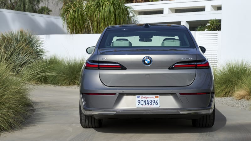 2023 BMW i7 İlk Sürüş İncelemesi: Sürüş keyfi, kullanımı acı