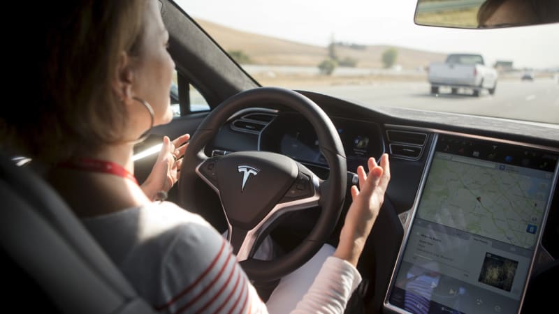 New Autopilot features are demonstrated in a Tesla Model S during a Tesla event in Palo Alto, California October 14, 2015. REUTERS/Beck Diefenbach      TPX IMAGES OF THE DAY     