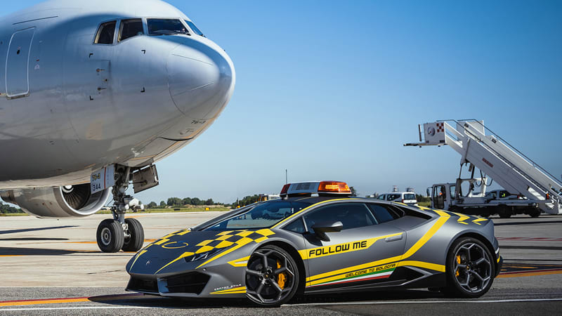 The Bologna airport has a Lamborghini Huracan taxi car - Autoblog