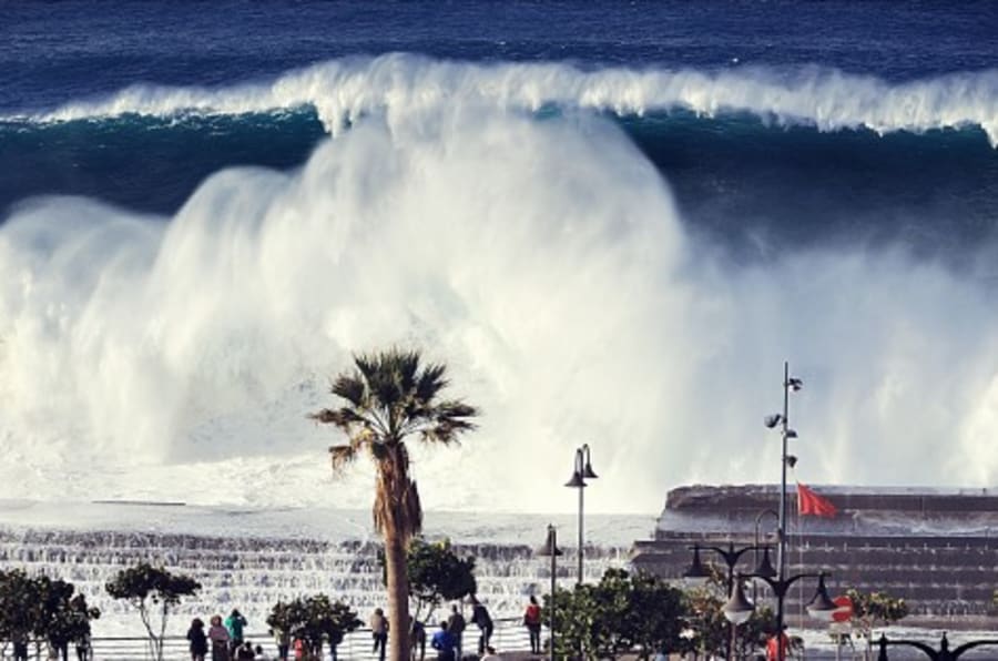 Resultado de imagen para OLAS EN TENERIFE