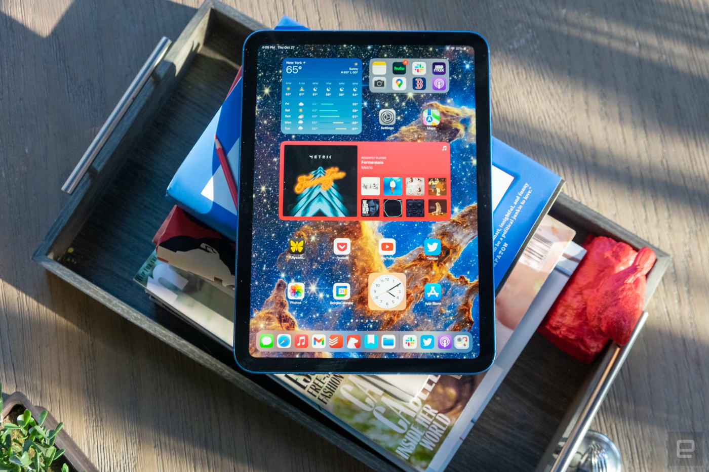 Apple's 10th-gen iPad falls to an all-time low of $300