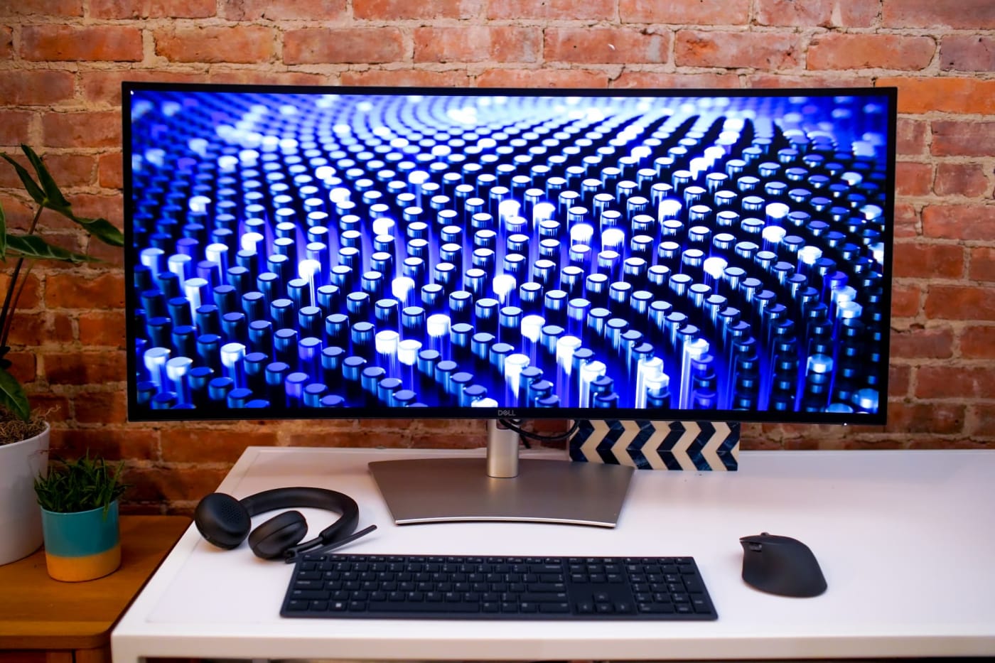 Dell unveils its curved 40-inch 5K monitor at CES, claiming 'five-star eye comfort'