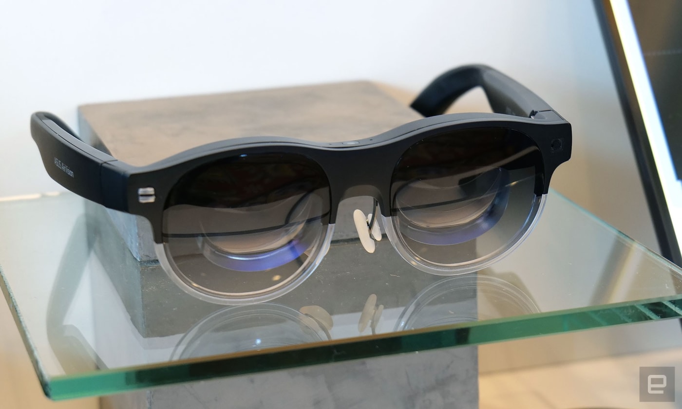 华硕 AirVision M1 眼镜为您提供大虚拟屏幕，适合旅行携带