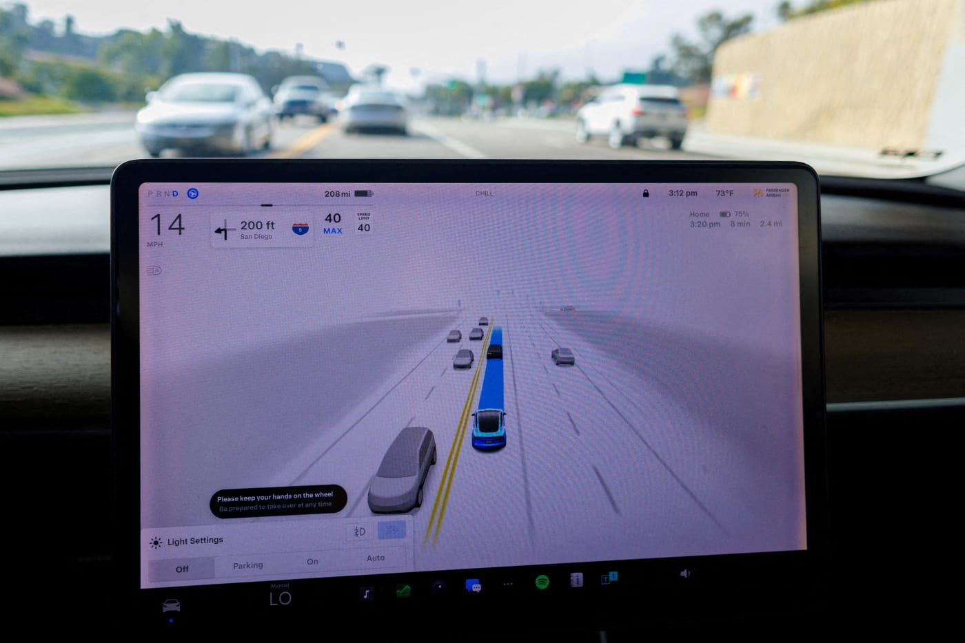 Tesla abarata 4.000 dólares su controvertido software de conducción totalmente autónoma