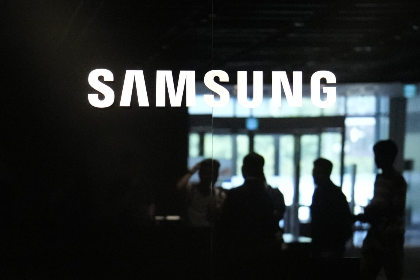 Samsung Reportedly Asks Independent Repair Shops to Report Customers Using Replacement Parts