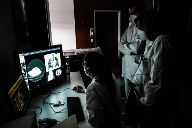 Cremona, radiology department of Maggiore Hospital in Cremona;  radiologists observe CT scans of covid-19 lungs.  (Photo by: Nicola Marfisi / AGF / Universal Images Group via Getty Images)