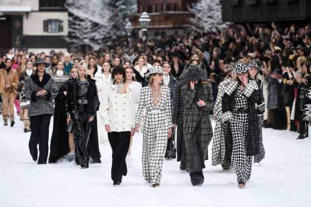 Modelos durante el desfile de Chanel, el  que presentó la última colección de Karl Lagerfeld.