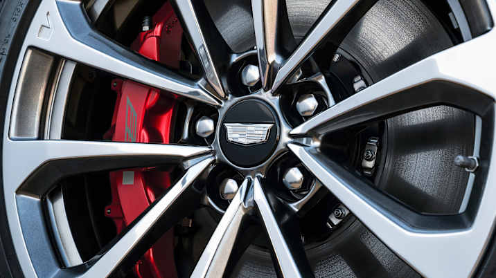 Cadillac CTS-V Glacier Metallic Edition wheel