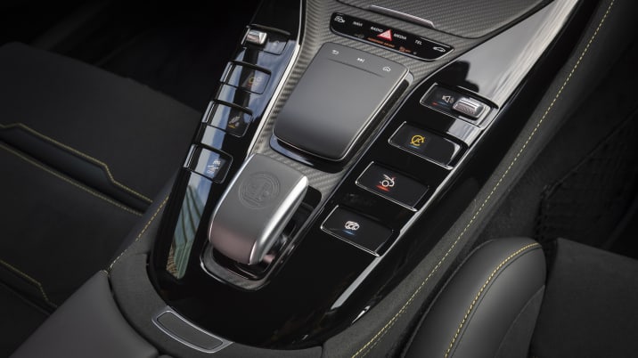 Mercedes-AMG GT 63 S 4MATIC+ 4-TuÌˆrer CoupeÌ, designo graphitgrau magno; Leder Exklusiv Nappa/Mikrofaser schwarz/gelbe ZiernaÌˆhte; Kraftstoffverbrauch kombiniert: 11,2 l/100 km; CO2-Emissionen kombiniert: 256 g/km //Mercedes-AMG GT 63 S 4MATIC+ 4-Door Coupe, designo hyacinth red metallic; AMG nappa leather - black/red topstitching; Fuel consumption combined: 11.2 l/100 km; CO2 emissions combined: 256 g/km
