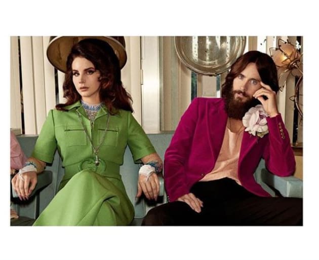 Lana del Rey y Jared Leto en una escena del video publicitario de Gucci.