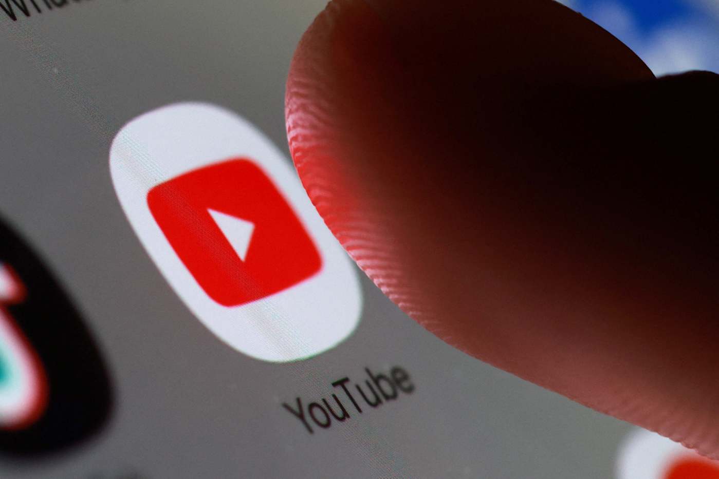 YouTube is once again trying to make DMs happen