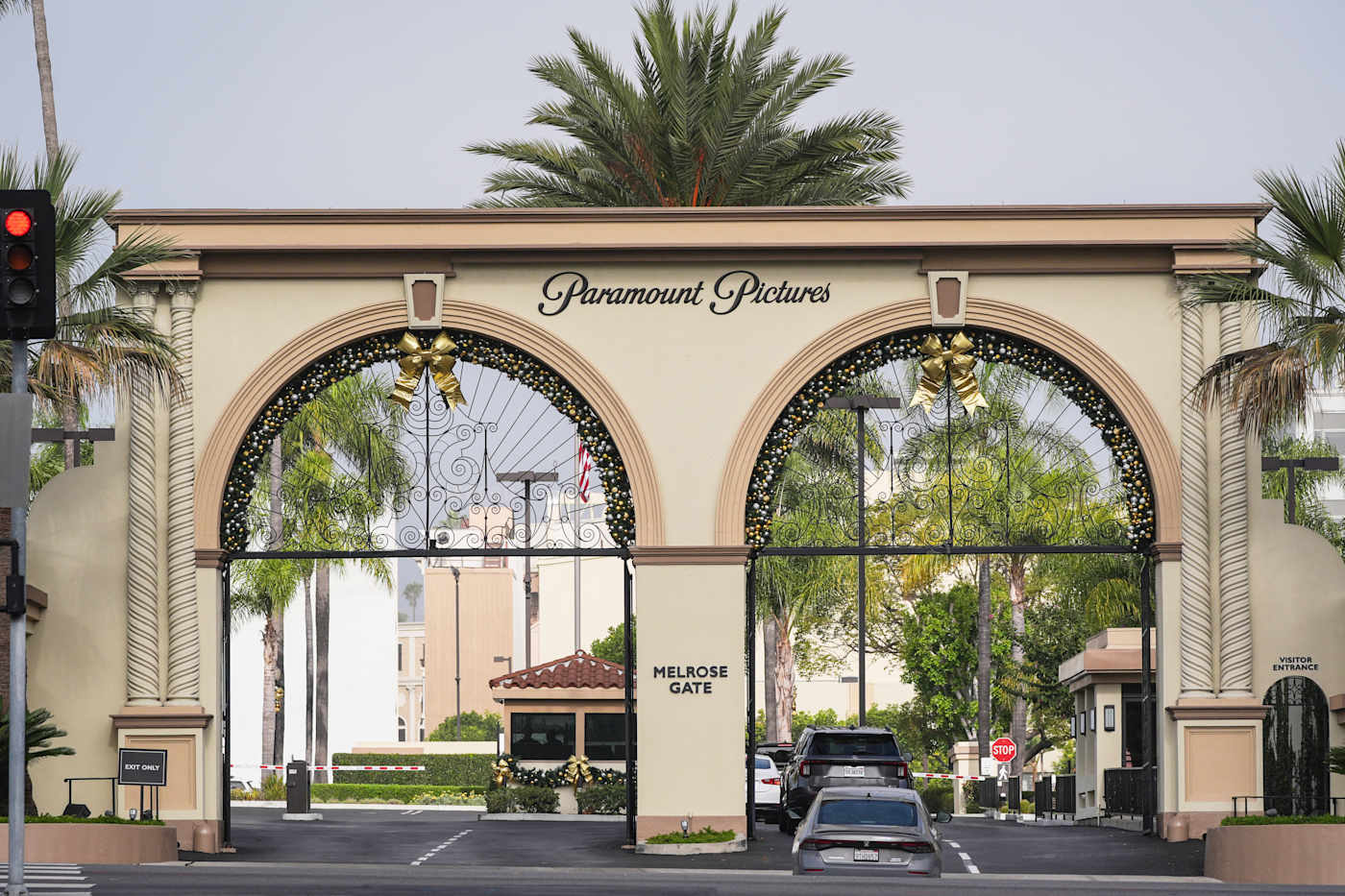 Paramount agrees to buy Warner Bros. Discovery, pays Netflix $2.8 billion for breakup