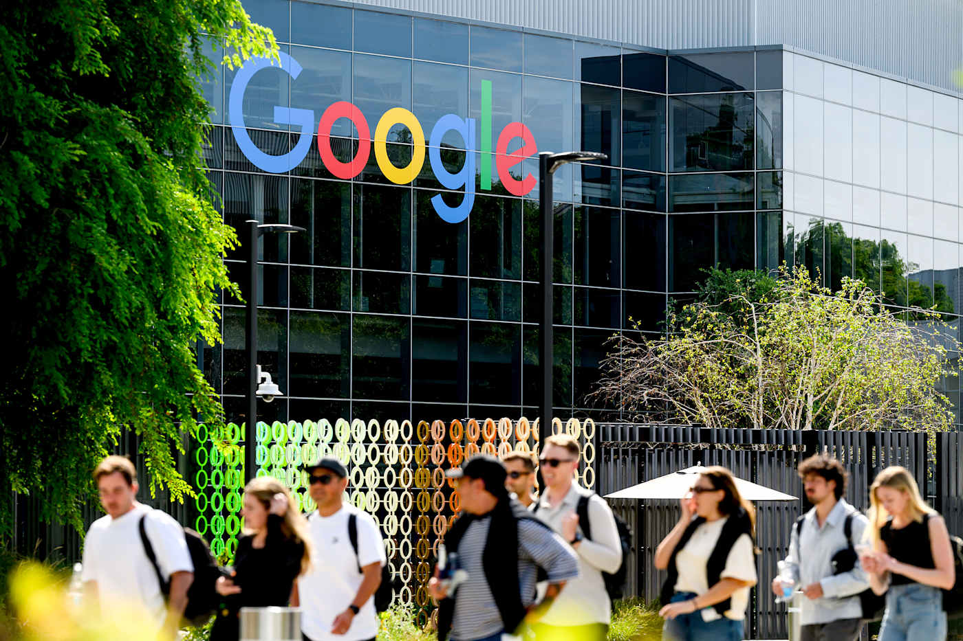 Google plans to invest even more money into Anthropic