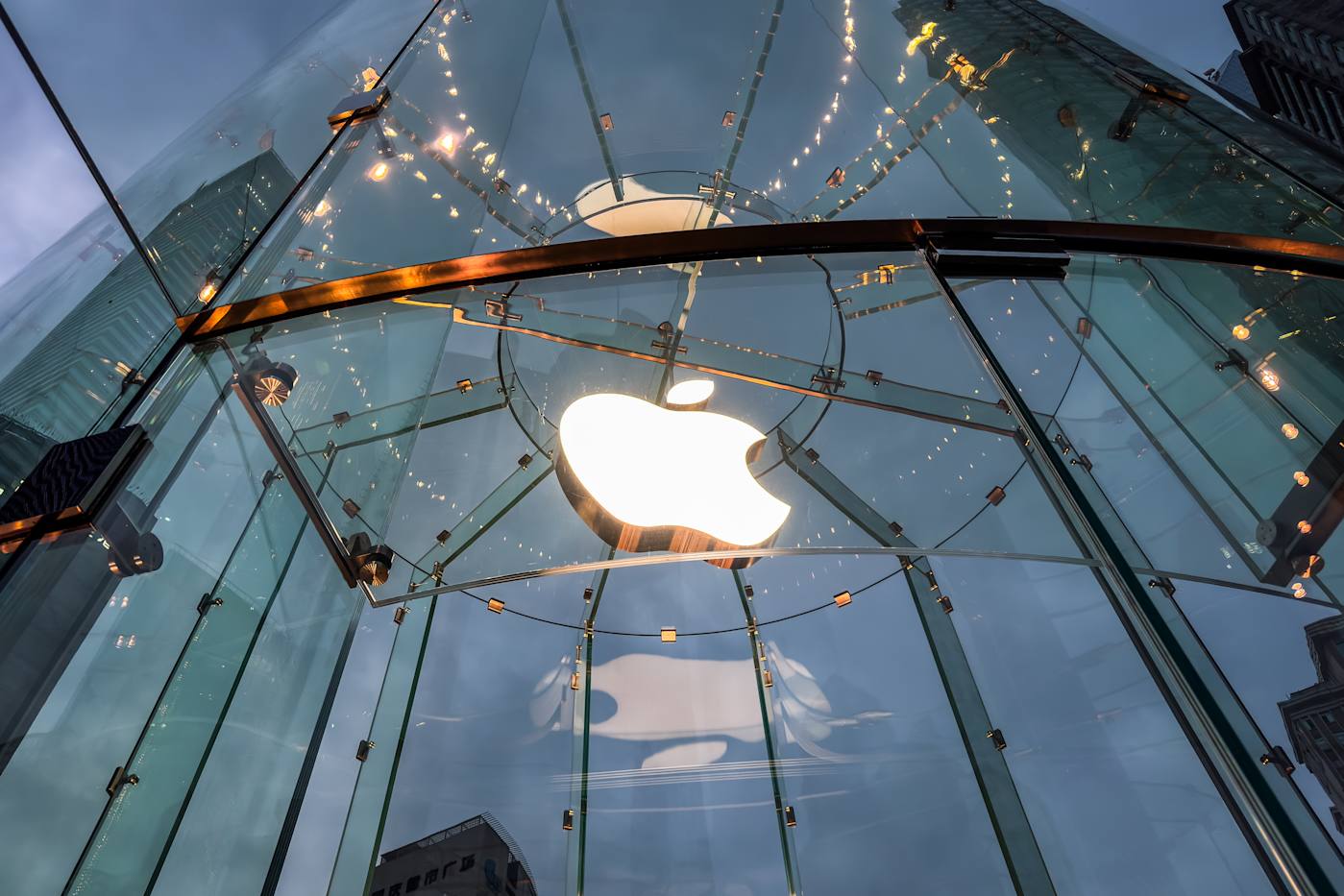 Apple hires Google veteran as its new vice president of AI